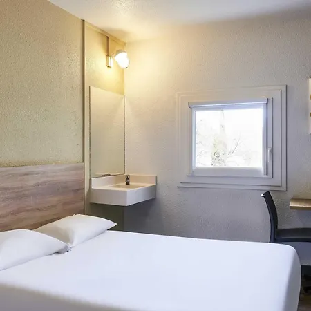 Hotelf1 Porte De Chatillon Parigi