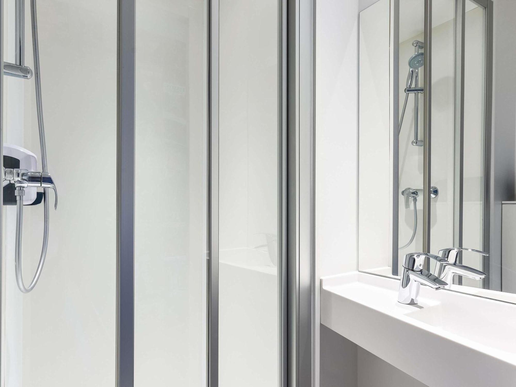 Hotelf1 Porte De Chatillon